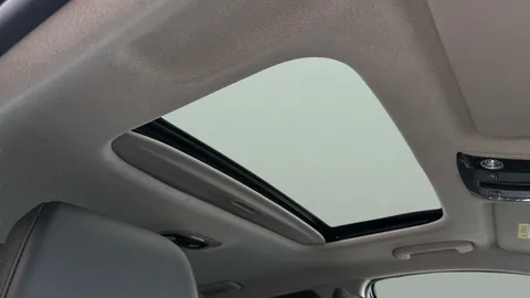 Thumbnail image for the Kia Niro 64.8kWh 4