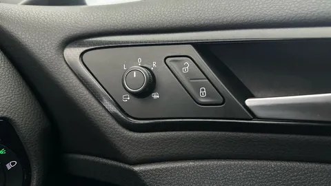 Thumbnail image for the Volkswagen Golf 2.0 TSI R   DSG 4Motion