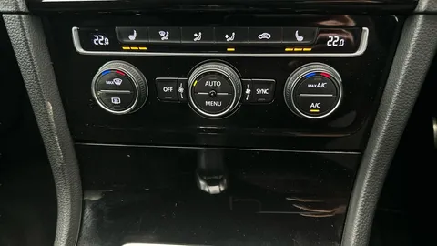 Thumbnail image for the Volkswagen Golf 2.0 TSI R   DSG 4Motion