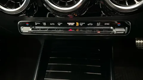 Thumbnail image for the Mercedes-Benz Gla 2.0 GLA200d AMG Line   8G-DCT