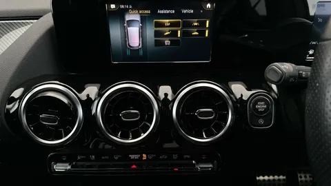 Thumbnail image for the Mercedes-Benz Gla 2.0 GLA200d AMG Line   8G-DCT