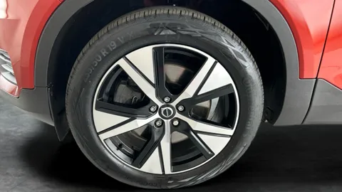 Thumbnail image for the Volvo XC40 1.5h T5 Twin Engine Recharge 10.7kWh R-Design   Plug-in