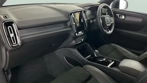 Thumbnail image for the Volvo XC40 1.5h T5 Twin Engine Recharge 10.7kWh R-Design   Plug-in