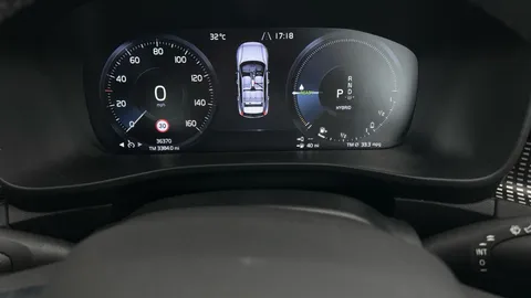 Thumbnail image for the Volvo XC40 1.5h T5 Twin Engine Recharge 10.7kWh R-Design   Plug-in