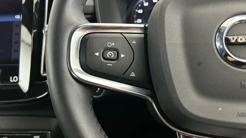 Thumbnail image for the Volvo XC40 1.5h T5 Twin Engine Recharge 10.7kWh R-Design   Plug-in