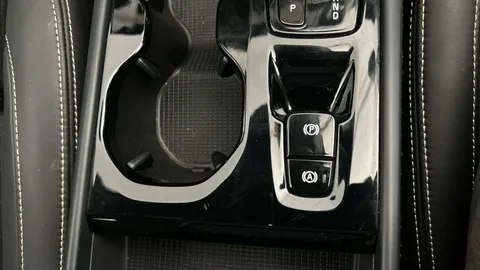 Thumbnail image for the Volvo XC40 1.5h T5 Twin Engine Recharge 10.7kWh R-Design   Plug-in