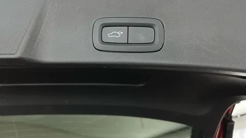 Thumbnail image for the Volvo XC40 1.5h T5 Twin Engine Recharge 10.7kWh R-Design   Plug-in