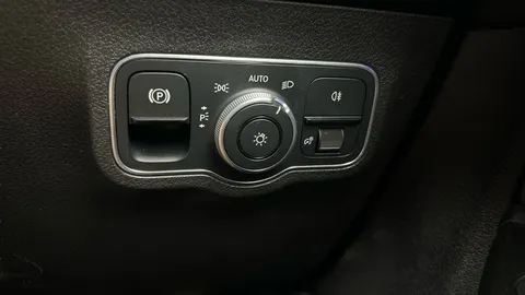 Thumbnail image for the Mercedes-Benz Glb 2.0 GLB220d AMG Line (Premium)   8G-DCT 4MATIC