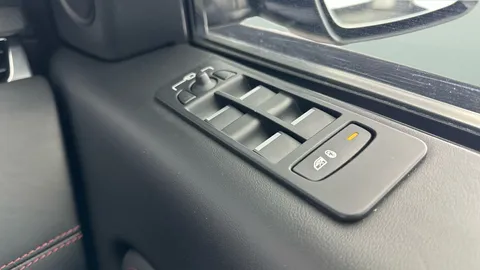 Thumbnail image for the Land Rover Discovery Sport 2.0 D180 MHEV R-Dynamic HSE   4WD