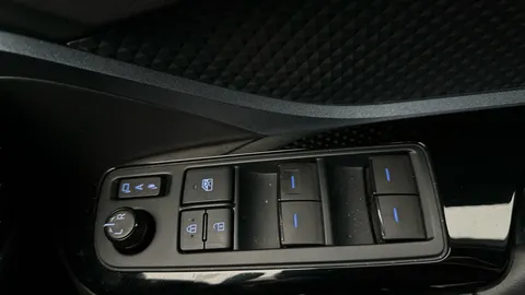 Thumbnail image for the Toyota C-HR 1.8 VVT-h GPF Design    CVT