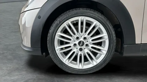 Thumbnail image for the Mini Hatch 1.5 Cooper Exclusive