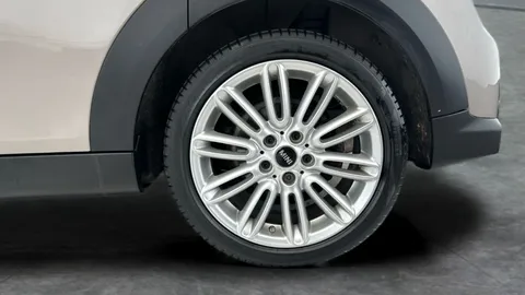 Thumbnail image for the Mini Hatch 1.5 Cooper Exclusive