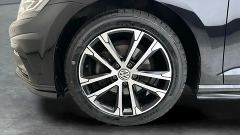 Thumbnail image for the Volkswagen Golf 1.5 TSI EVO R-Line Edition