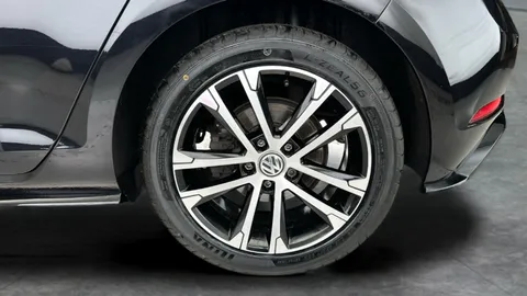 Thumbnail image for the Volkswagen Golf 1.5 TSI EVO R-Line Edition