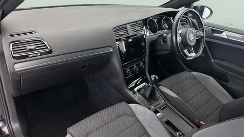 Thumbnail image for the Volkswagen Golf 1.5 TSI EVO R-Line Edition