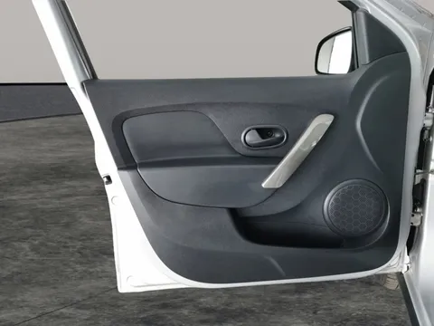 Thumbnail image for the Dacia Sandero Stepway 0.9 TCe Laureate