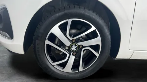 Thumbnail image for the Peugeot 108 1.0 Collection Top!