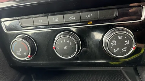 Thumbnail image for the Volkswagen Passat 2.0 TDI EVO SE Nav