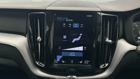 Thumbnail image for the Volvo XC60 2.0 B5 MHEV Momentum