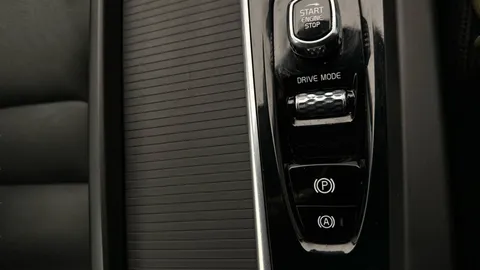 Thumbnail image for the Volvo XC60 2.0 B5 MHEV Momentum