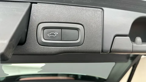 Thumbnail image for the Volvo XC60 2.0 B5 MHEV Momentum