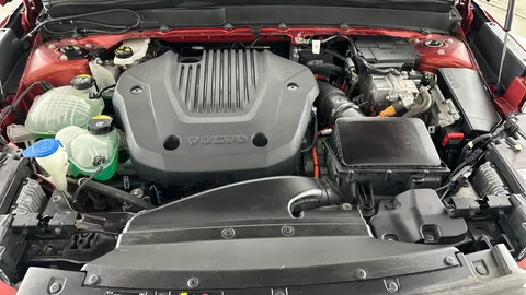 Thumbnail image for the Volvo XC40 1.5h T5 Twin Engine Recharge 10.7kWh R-Design   Plug-in