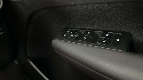 Thumbnail image for the Volvo XC40 1.5h T5 Twin Engine Recharge 10.7kWh R-Design   Plug-in