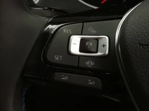 Thumbnail image for the Volkswagen E-Golf 35.8kWh e-Golf