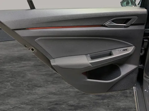 Thumbnail image for the Volkswagen Golf 1.5 TSI Life