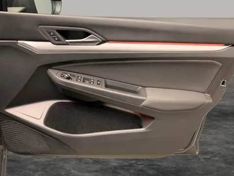 Thumbnail image for the Volkswagen Golf 1.5 TSI Life