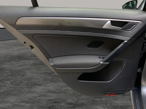 Thumbnail image for the Volkswagen E-Golf 35.8kWh e-Golf