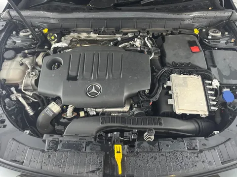 Thumbnail image for the Mercedes-Benz Glb 2.0 GLB220d AMG Line   8G-DCT 4MATIC