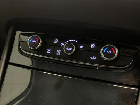 Thumbnail image for the Vauxhall Grandland X 1.2 Turbo SE Premium