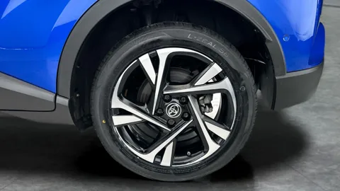 Thumbnail image for the Toyota C-HR 1.8 VVT-h GPF Design    CVT