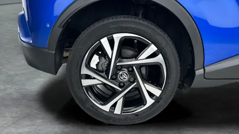 Thumbnail image for the Toyota C-HR 1.8 VVT-h GPF Design    CVT