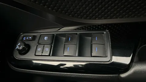 Thumbnail image for the Toyota C-HR 1.8 VVT-h GPF Design    CVT