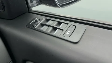 Thumbnail image for the Land Rover Discovery Sport 2.0 D200 MHEV HSE   4WD