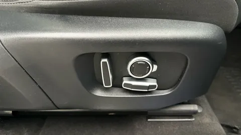 Thumbnail image for the Land Rover Discovery Sport 2.0 D200 MHEV HSE   4WD