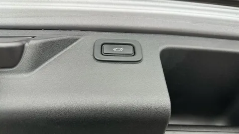 Thumbnail image for the Land Rover Discovery Sport 2.0 D200 MHEV HSE   4WD