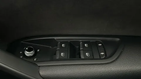 Thumbnail image for the Audi Q5 2.0 TDI 40 S line   S Tronic quattro