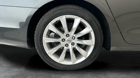 Thumbnail image for the Volvo S90 2.0 T4 Momentum Plus
