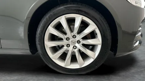 Thumbnail image for the Volvo S90 2.0 T4 Momentum Plus