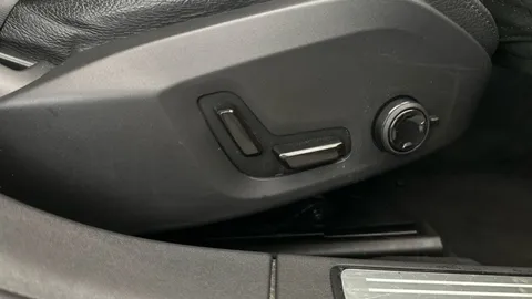 Thumbnail image for the Volvo S90 2.0 T4 Momentum Plus