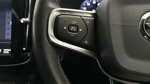 Thumbnail image for the Volvo XC40 2.0 D3 R-Design Pro