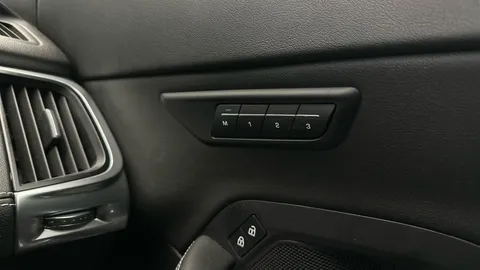 Thumbnail image for the Jaguar E-Pace 1.5 P300e 12.17kWh R-Dynamic SE   Plug-in  AWD
