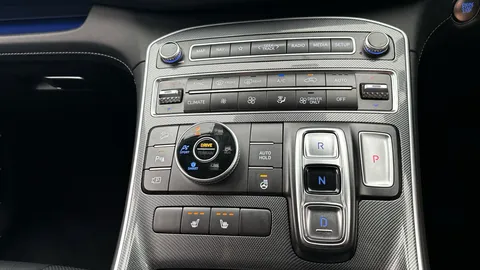 Thumbnail image for the Hyundai Santa Fe 1.6 h T-GDi Premium    4WD