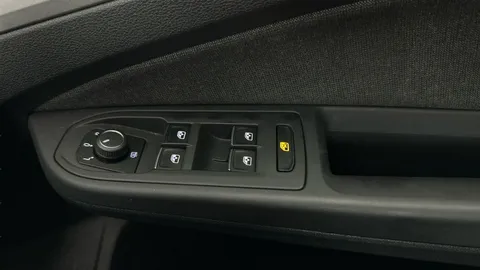 Thumbnail image for the Volkswagen Golf 1.5 TSI Life