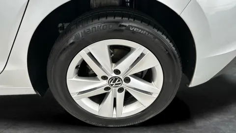 Thumbnail image for the Volkswagen Golf 1.5 TSI Life