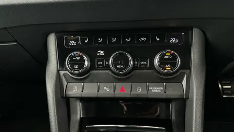 Thumbnail image for the Škoda Karoq 1.5 TSI ACT SportLine   DSG