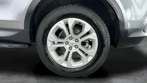 Thumbnail image for the Land Rover Discovery Sport 2.0 D165